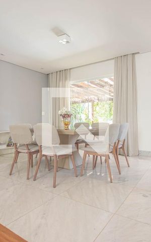 Casa para alugar com 310m², 4 quartos e 8 vagas Casa para alugar com 310m², 4 quartos e 8 vagasCopa