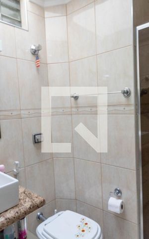 Casa à venda com 90m², 2 quartos e 1 vaga Casa à venda com 90m², 2 quartos e 1 vagaBanheiro