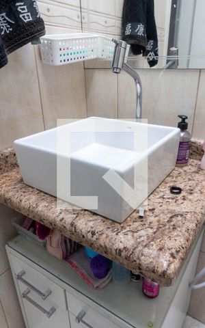 Casa à venda com 90m², 2 quartos e 1 vaga Casa à venda com 90m², 2 quartos e 1 vagaBanheiro