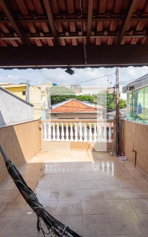 Casa à venda com 90m², 2 quartos e 1 vaga Casa à venda com 90m², 2 quartos e 1 vagaVaranda