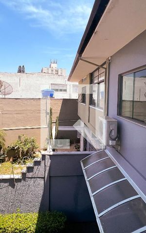 Casa à venda com 385m², 5 quartos e 3 vagasVista