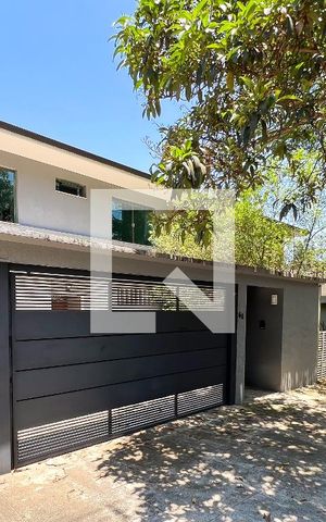 Casa à venda com 385m², 5 quartos e 3 vagasFachada