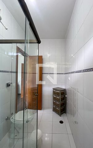 Casa à venda com 385m², 5 quartos e 3 vagasBanheiro da Suíte 1