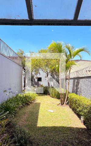 Casa à venda com 385m², 5 quartos e 3 vagasVista 