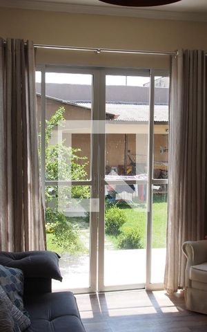 Casa para alugar com 300m², 4 quartos e 2 vagasSala