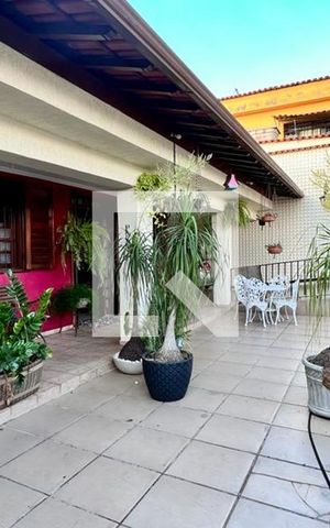 Casa à venda com 482m², 4 quartos e 4 vagasFachada