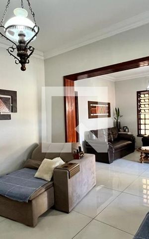 Casa à venda com 482m², 4 quartos e 4 vagasSala