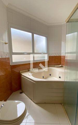 Casa de condomínio à venda com 414m², 4 quartos e 3 vagasBanheiro da Suíte 1