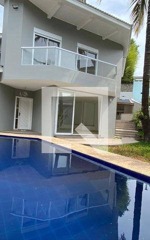 Casa de condomínio à venda com 414m², 4 quartos e 3 vagasPiscina