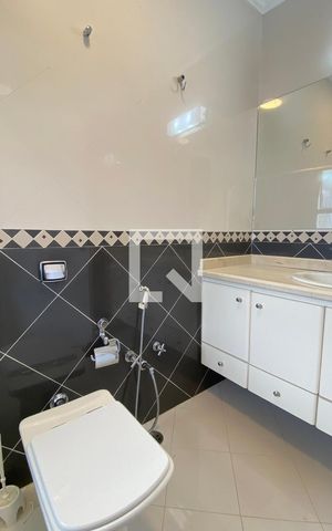 Casa de condomínio à venda com 414m², 4 quartos e 3 vagasBanheiro da Suíte 4
