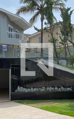 Casa de condomínio à venda com 414m², 4 quartos e 3 vagasFachada