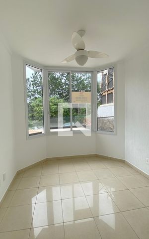 Casa de condomínio à venda com 414m², 4 quartos e 3 vagasEscritório