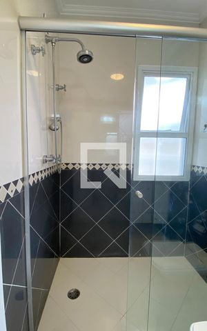 Casa de condomínio à venda com 414m², 4 quartos e 3 vagasBanheiro da Suíte 4