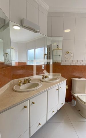 Casa de condomínio à venda com 414m², 4 quartos e 3 vagasBanheiro da Suíte 1