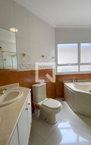 Casa de condomínio à venda com 414m², 4 quartos e 3 vagasBanheiro da Suíte 1