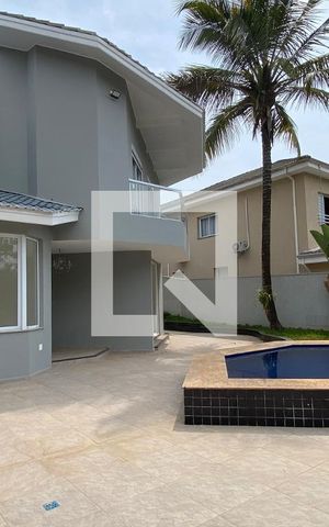 Casa de condomínio à venda com 414m², 4 quartos e 3 vagasPiscina