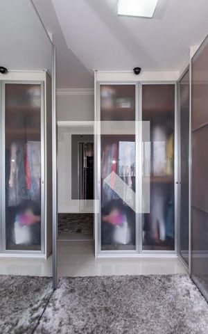 Apartamento para alugar com 120m², 3 quartos e 2 vagas Apartamento para alugar com 120m², 3 quartos e 2 vagasQuarto 2 - Closet