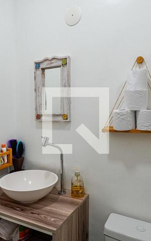 Casa à venda com 100m², 2 quartos e 1 vaga Casa à venda com 100m², 2 quartos e 1 vagaBanheiro