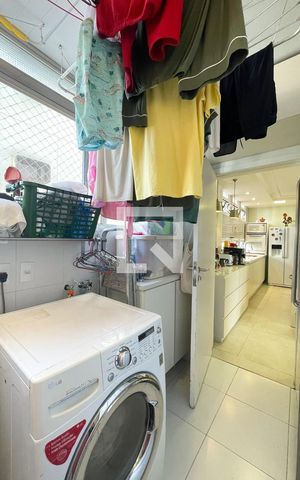 Apartamento à venda com 174m², 3 quartos e 2 vagas Apartamento à venda com 174m², 3 quartos e 2 vagasÁrea de Serviço