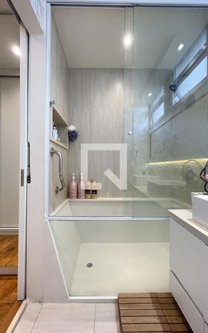 Apartamento à venda com 174m², 3 quartos e 2 vagas Apartamento à venda com 174m², 3 quartos e 2 vagasBanheiro da Suíte