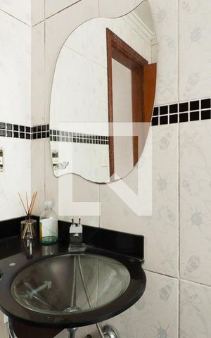 Casa à venda com 250m², 4 quartos e 3 vagasBanheiro da Suíte 2