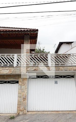 Casa à venda com 250m², 4 quartos e 3 vagasFachada