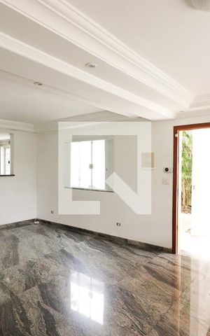 Casa à venda com 250m², 4 quartos e 3 vagasSala