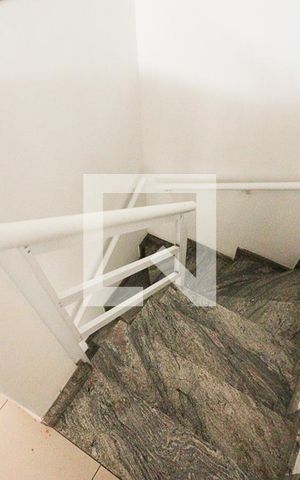 Casa à venda com 250m², 4 quartos e 3 vagasEscada