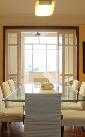 Apartamento à venda com 242m², 4 quartos e 1 vagaSala de Jantar