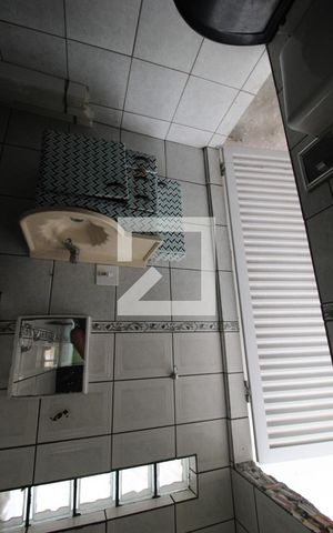 Casa à venda com 203m², 5 quartos e 2 vagasCasa 2 - Banheiro 1