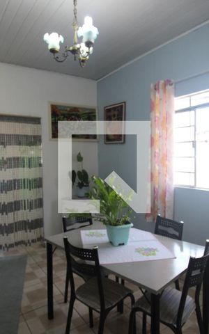 Casa à venda com 203m², 5 quartos e 2 vagasSala