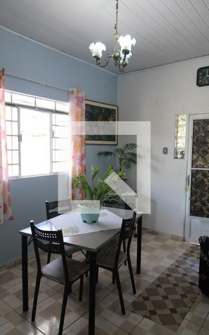 Casa à venda com 203m², 5 quartos e 2 vagasSala