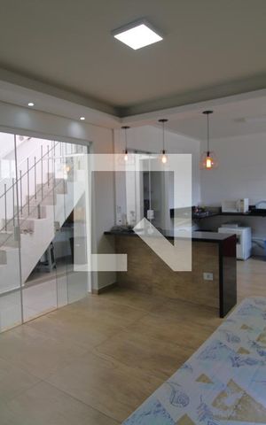 Casa para alugar com 156m², 3 quartos e 2 vagasSala