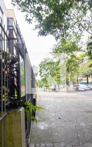 Casa à venda com 400m², 2 quartos e 2 vagas Casa à venda com 400m², 2 quartos e 2 vagasplaca