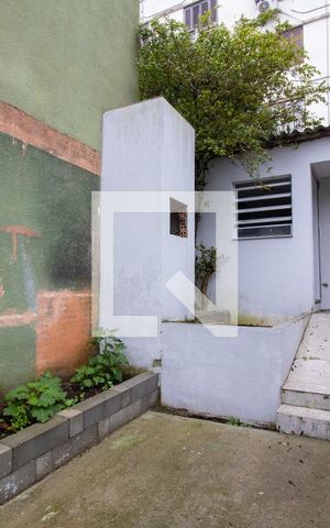 Casa à venda com 400m², 2 quartos e 2 vagas Casa à venda com 400m², 2 quartos e 2 vagasÁrea externa