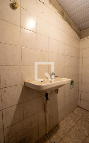 Casa à venda com 400m², 2 quartos e 2 vagas Casa à venda com 400m², 2 quartos e 2 vagasBanheiro