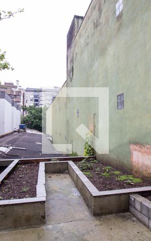 Casa à venda com 400m², 2 quartos e 2 vagas Casa à venda com 400m², 2 quartos e 2 vagasÁrea externa