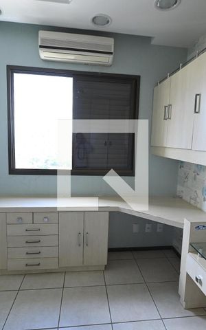 Apartamento à venda com 141m², 4 quartos e 3 vagas Apartamento à venda com 141m², 4 quartos e 3 vagasQuarto