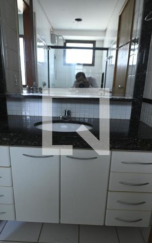 Apartamento à venda com 141m², 4 quartos e 3 vagas Apartamento à venda com 141m², 4 quartos e 3 vagasBanheiro