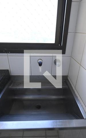 Apartamento à venda com 141m², 4 quartos e 3 vagas Apartamento à venda com 141m², 4 quartos e 3 vagas[Área de serviço