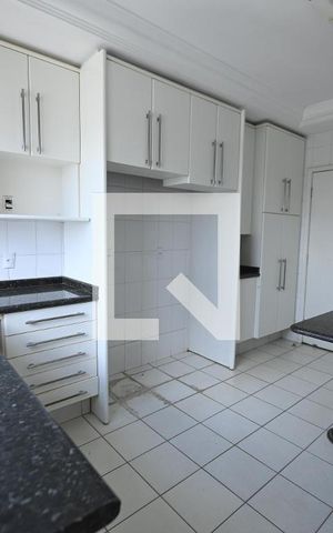 Apartamento à venda com 141m², 4 quartos e 3 vagas Apartamento à venda com 141m², 4 quartos e 3 vagasCozinha