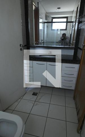 Apartamento à venda com 141m², 4 quartos e 3 vagas Apartamento à venda com 141m², 4 quartos e 3 vagasBanheiro