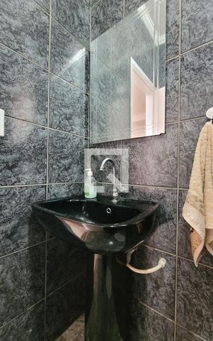 Casa à venda com 260m², 3 quartos e 8 vagas Casa à venda com 260m², 3 quartos e 8 vagasBanheiro
