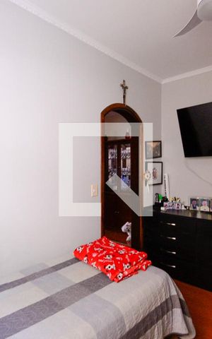 Casa à venda com 282m², 4 quartos e 6 vagas Casa à venda com 282m², 4 quartos e 6 vagasQuarto 1/Escritório