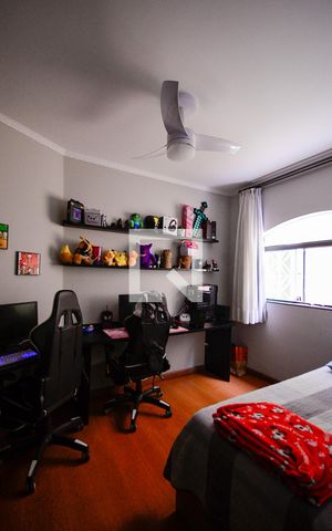 Casa à venda com 282m², 4 quartos e 6 vagas Casa à venda com 282m², 4 quartos e 6 vagasQuarto 1/Escritório