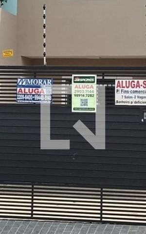 Casa à venda com 150m², 7 quartos e 2 vagas Casa à venda com 150m², 7 quartos e 2 vagasFachada