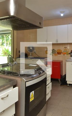 Casa de condomínio à venda com 1600m², 11 quartos e 10 vagas Casa de condomínio à venda com 1600m², 11 quartos e 10 vagasCozinha 2