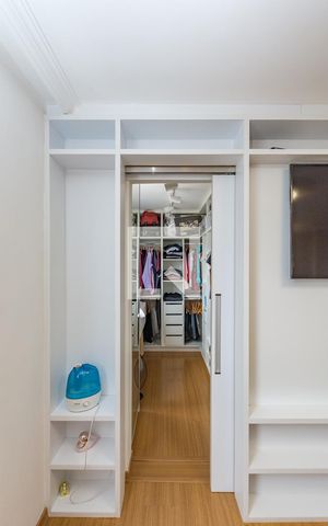 Apartamento à venda com 109m², 3 quartos e 2 vagas Apartamento à venda com 109m², 3 quartos e 2 vagasCloset da suíte