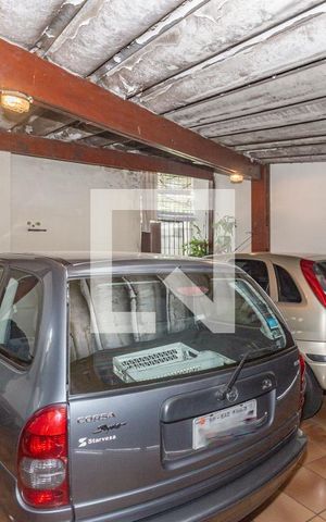Casa à venda com 257m², 4 quartos e 3 vagas Casa à venda com 257m², 4 quartos e 3 vagasGaragem