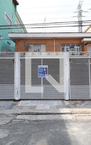 Casa para alugar com 200m², 3 quartos e 3 vagasFachada